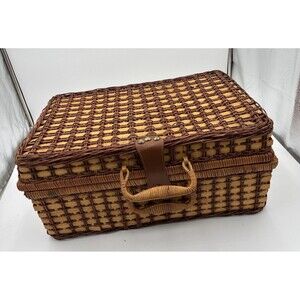 Brown Wicker Picnic  Basket With 4 Plates & Cups ,Place Mats And Table Cloth.